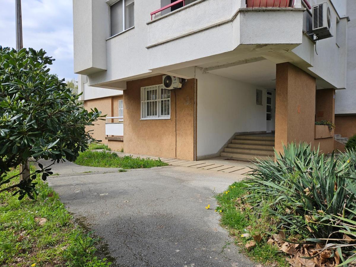 City Mid Mostar Apartment Bagian luar foto