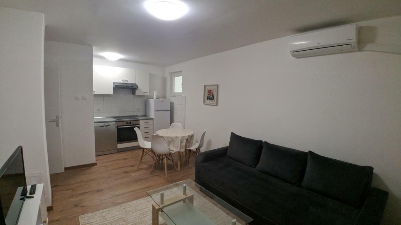 City Mid Mostar Apartment Bagian luar foto