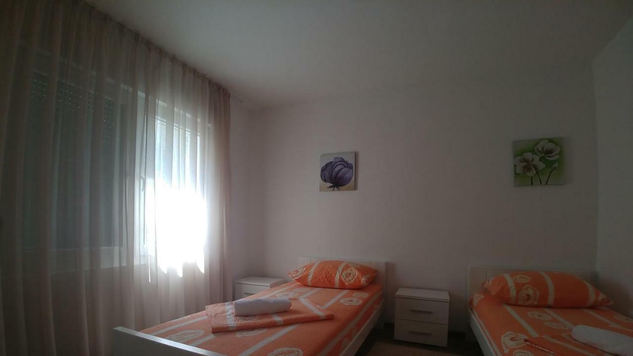 City Mid Mostar Apartment Bagian luar foto