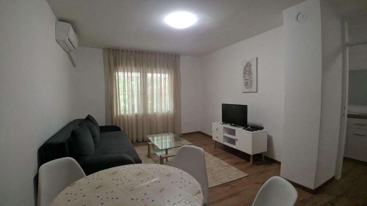 City Mid Mostar Apartment Bagian luar foto